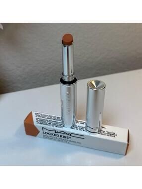 M•A•C LOCKED KISS 24HR LIPSTICK-68 Teaser